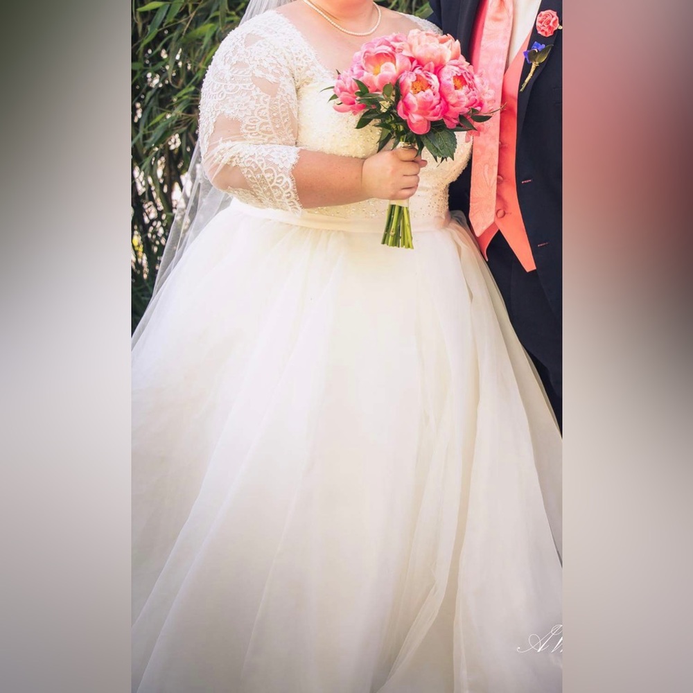 Oleg Cassini Wedding Dress